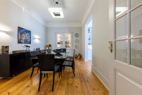 Apartamento T4 de luxo no coração do Chiado