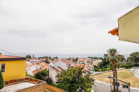 Moradia T4 na Parede com vista mar