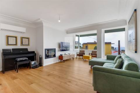 Moradia T4 na Parede com vista mar