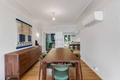 Moradia T4 na Parede com vista mar