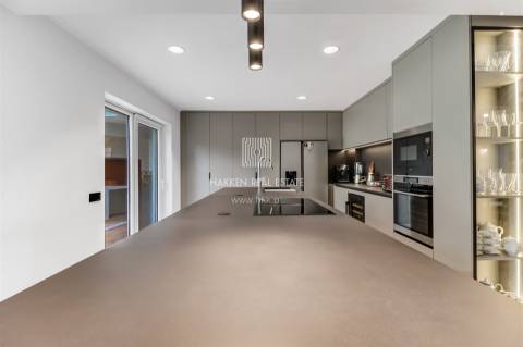 Moradia T4 na Parede com vista mar