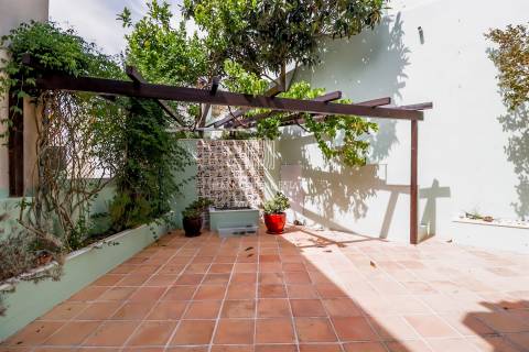 Moradia T4 na Parede com vista mar