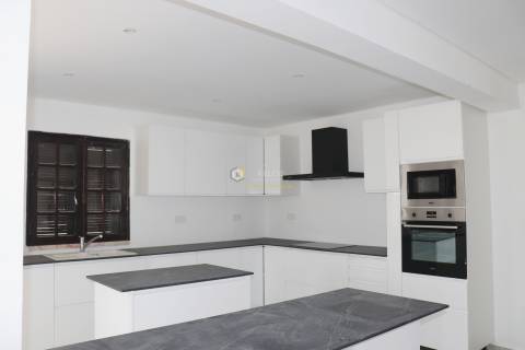 Moradia Geminada T4 Venda em Quarteira,Loulé