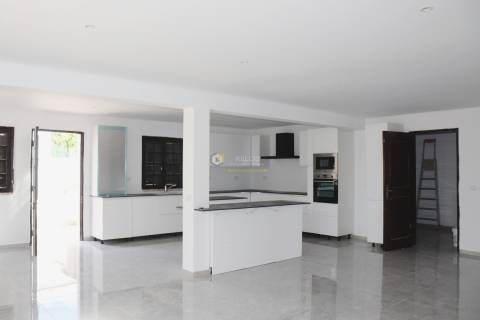 Moradia Geminada T4 Venda em Quarteira,Loulé