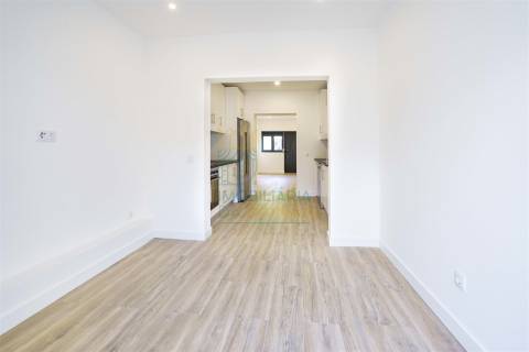 Moradia T2 com terraço no centro de Caldas da Rainha