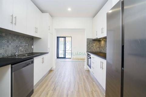 Moradia T2 com terraço no centro de Caldas da Rainha