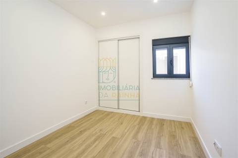 Moradia T2 com terraço no centro de Caldas da Rainha