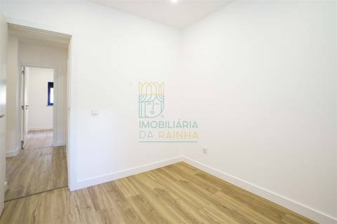 Moradia T2 com terraço no centro de Caldas da Rainha