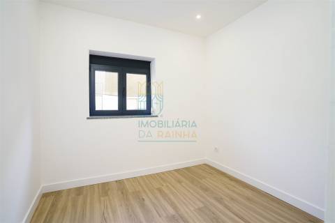 Moradia T2 com terraço no centro de Caldas da Rainha