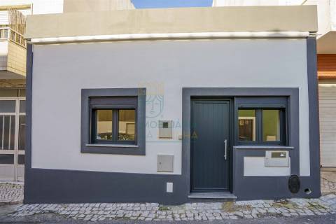 Moradia T2 com terraço no centro de Caldas da Rainha