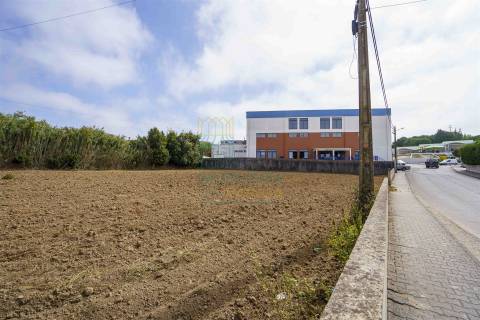 Terreno com 1880m2 na Marteleira, Lourinhã