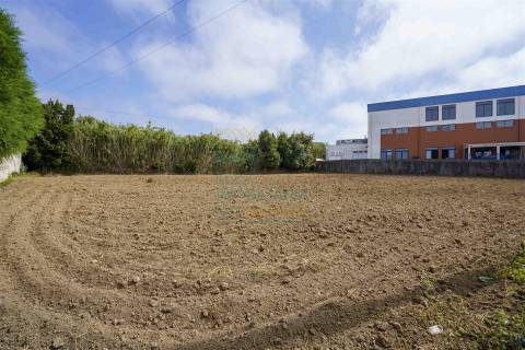 Terreno com 1880m2 na Marteleira, Lourinhã