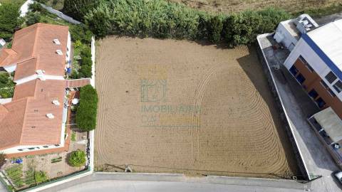 Terreno com 1880m2 na Marteleira, Lourinhã