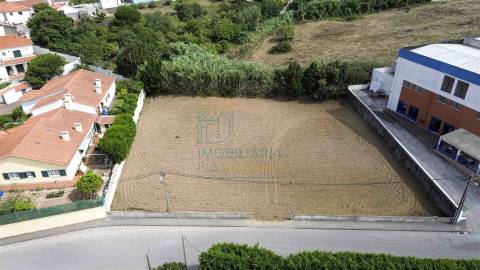 Terreno com 1880m2 na Marteleira, Lourinhã