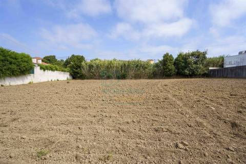 Terreno com 1880m2 na Marteleira, Lourinhã