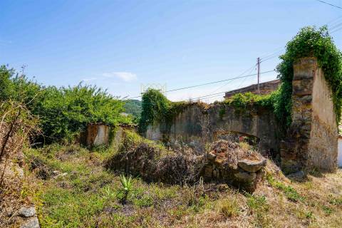 Ruína para Reconstrução em São Gregório