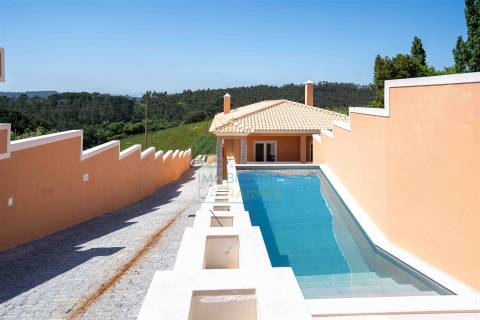 Moradia com garagem, piscina e vista sobre o campo em Caldas da Rainha