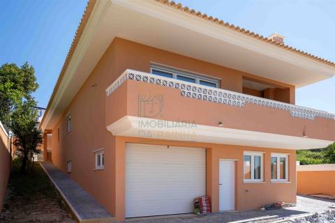 Moradia com garagem, piscina e vista sobre o campo em Caldas da Rainha