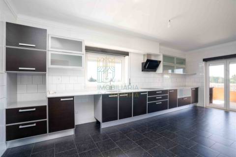 Moradia com garagem, piscina e vista sobre o campo em Caldas da Rainha