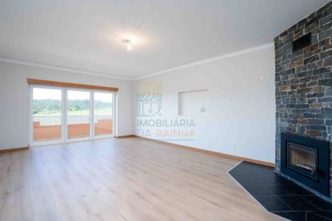 Moradia com garagem, piscina e vista sobre o campo em Caldas da Rainha