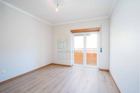 Moradia com garagem, piscina e vista sobre o campo em Caldas da Rainha