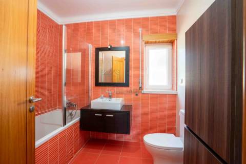 Moradia com garagem, piscina e vista sobre o campo em Caldas da Rainha