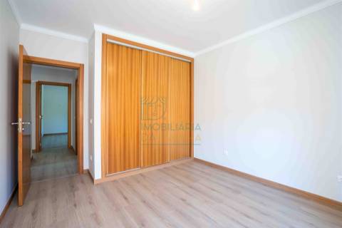 Moradia com garagem, piscina e vista sobre o campo em Caldas da Rainha