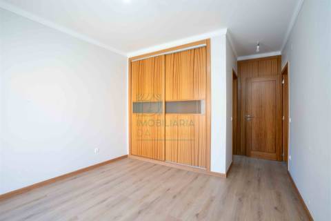 Moradia com garagem, piscina e vista sobre o campo em Caldas da Rainha