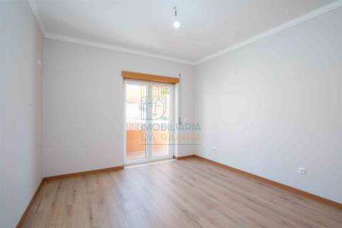 Moradia com garagem, piscina e vista sobre o campo em Caldas da Rainha