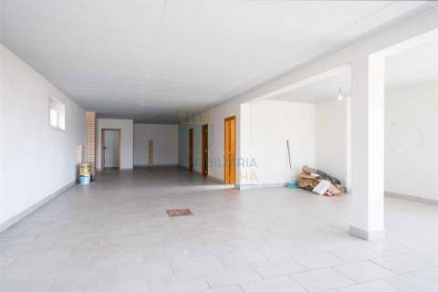 Moradia com garagem, piscina e vista sobre o campo em Caldas da Rainha