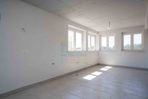 Moradia com garagem, piscina e vista sobre o campo em Caldas da Rainha