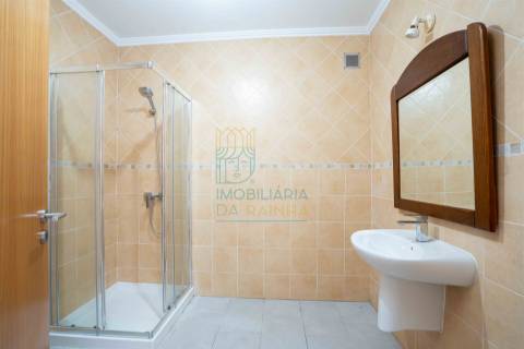 Moradia com garagem, piscina e vista sobre o campo em Caldas da Rainha