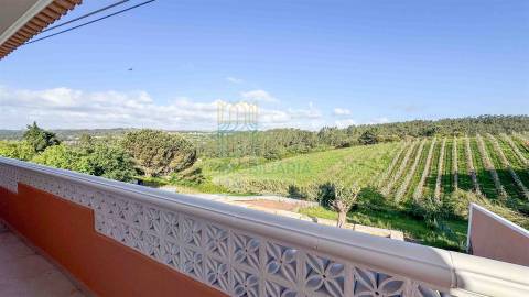 Moradia com garagem, piscina e vista sobre o campo em Caldas da Rainha