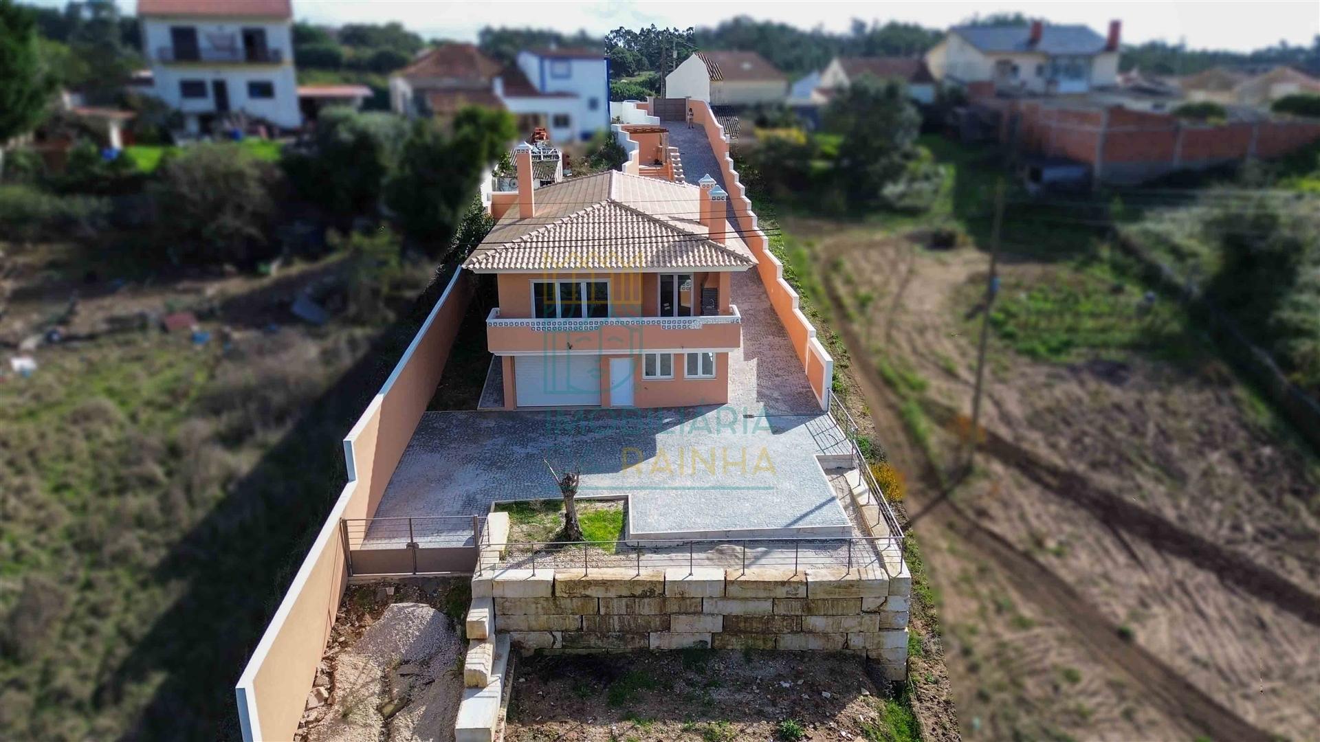 Moradia com garagem, piscina e vista sobre o campo em Caldas da Rainha