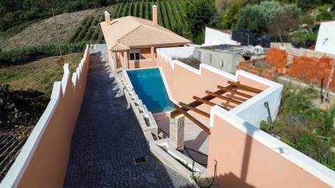 Moradia com garagem, piscina e vista sobre o campo em Caldas da Rainha
