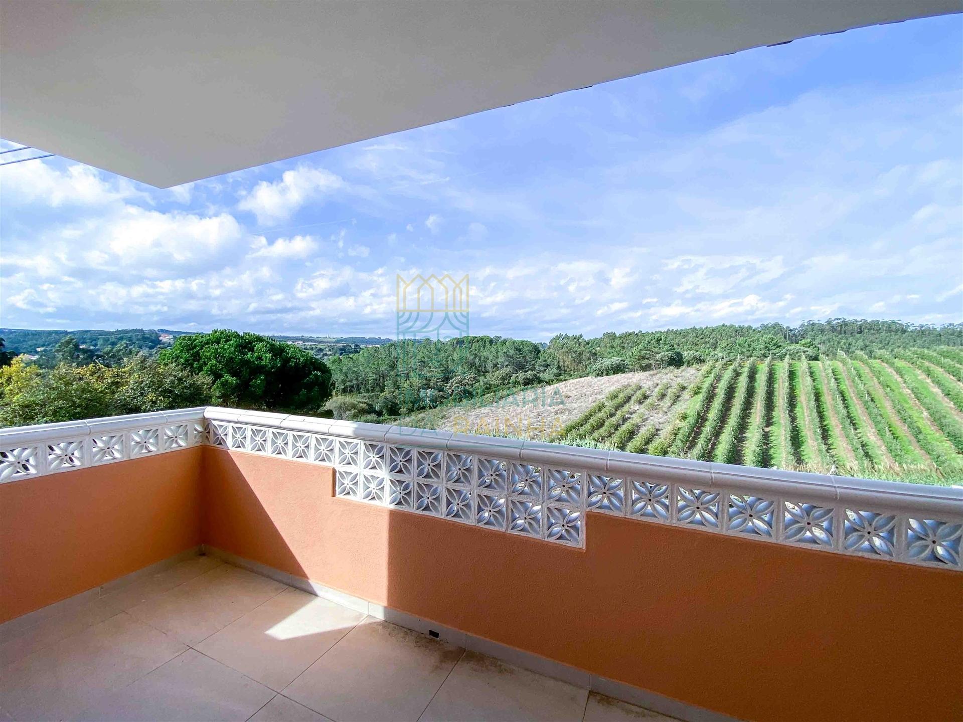 Moradia com garagem, piscina e vista sobre o campo em Caldas da Rainha