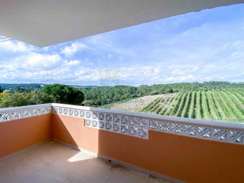 Moradia com garagem, piscina e vista sobre o campo em Caldas da Rainha
