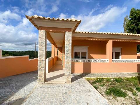 Moradia com garagem, piscina e vista sobre o campo em Caldas da Rainha