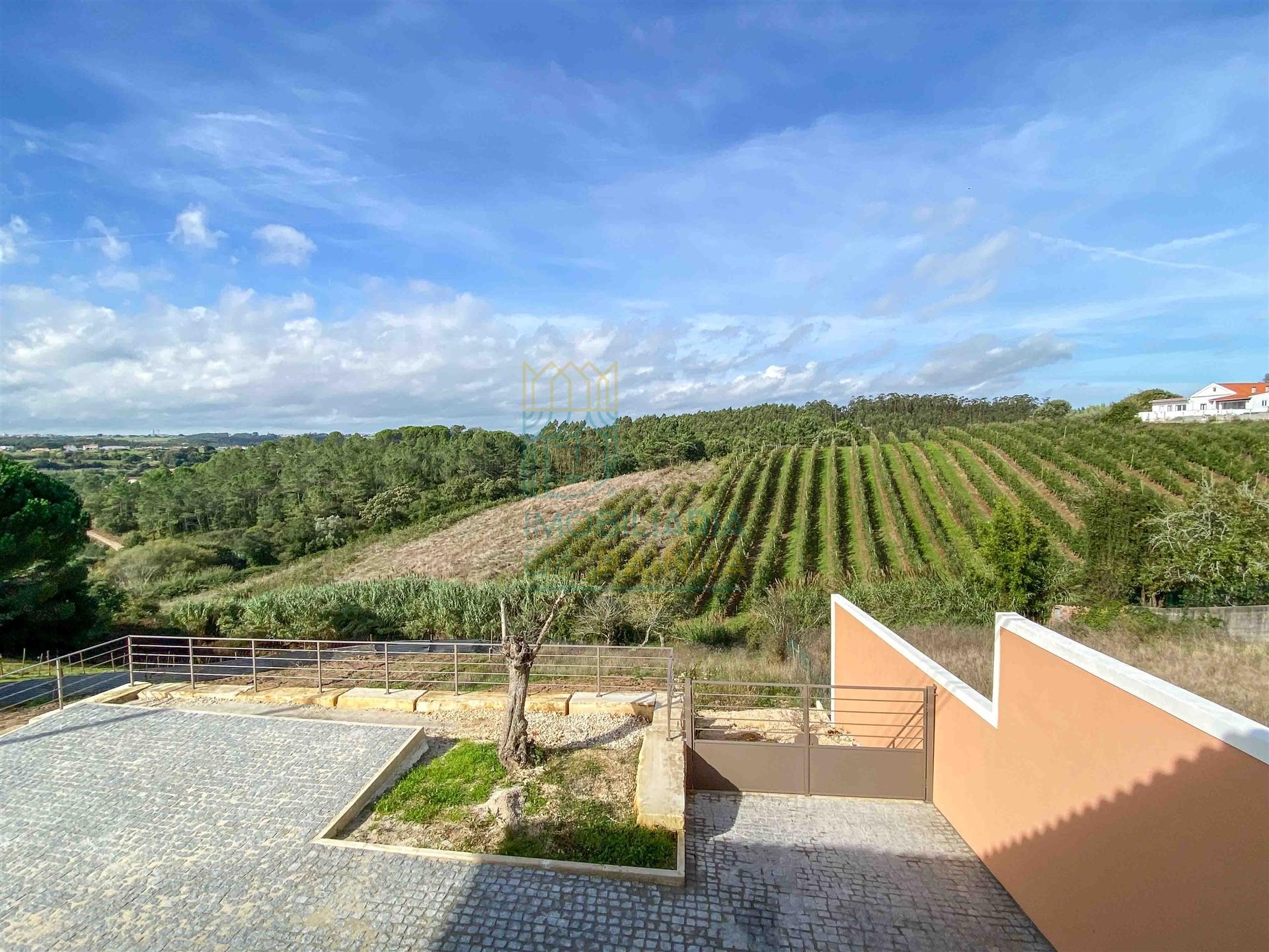 Moradia com garagem, piscina e vista sobre o campo em Caldas da Rainha