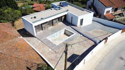 Moradia com piscina perto de Caldas da Rainha