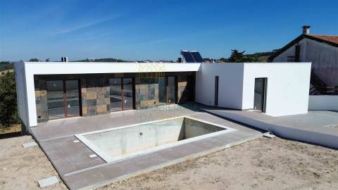 Moradia com piscina perto de Caldas da Rainha
