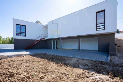 Moradia com piscina perto de Caldas da Rainha