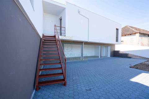 Moradia com piscina perto de Caldas da Rainha