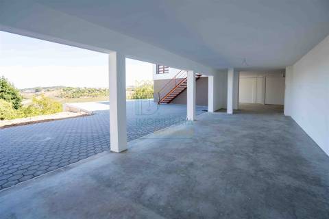 Moradia com piscina perto de Caldas da Rainha