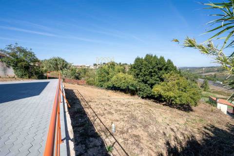 Moradia com piscina perto de Caldas da Rainha