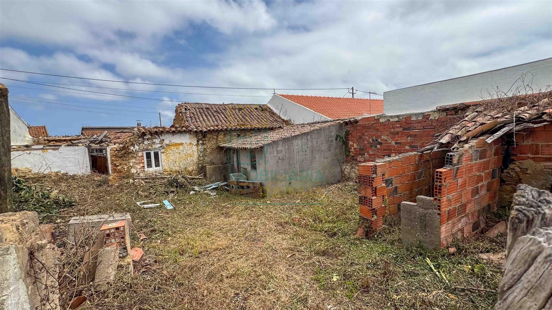 Moradia para Recuperar perto da Lagoa de Óbidos