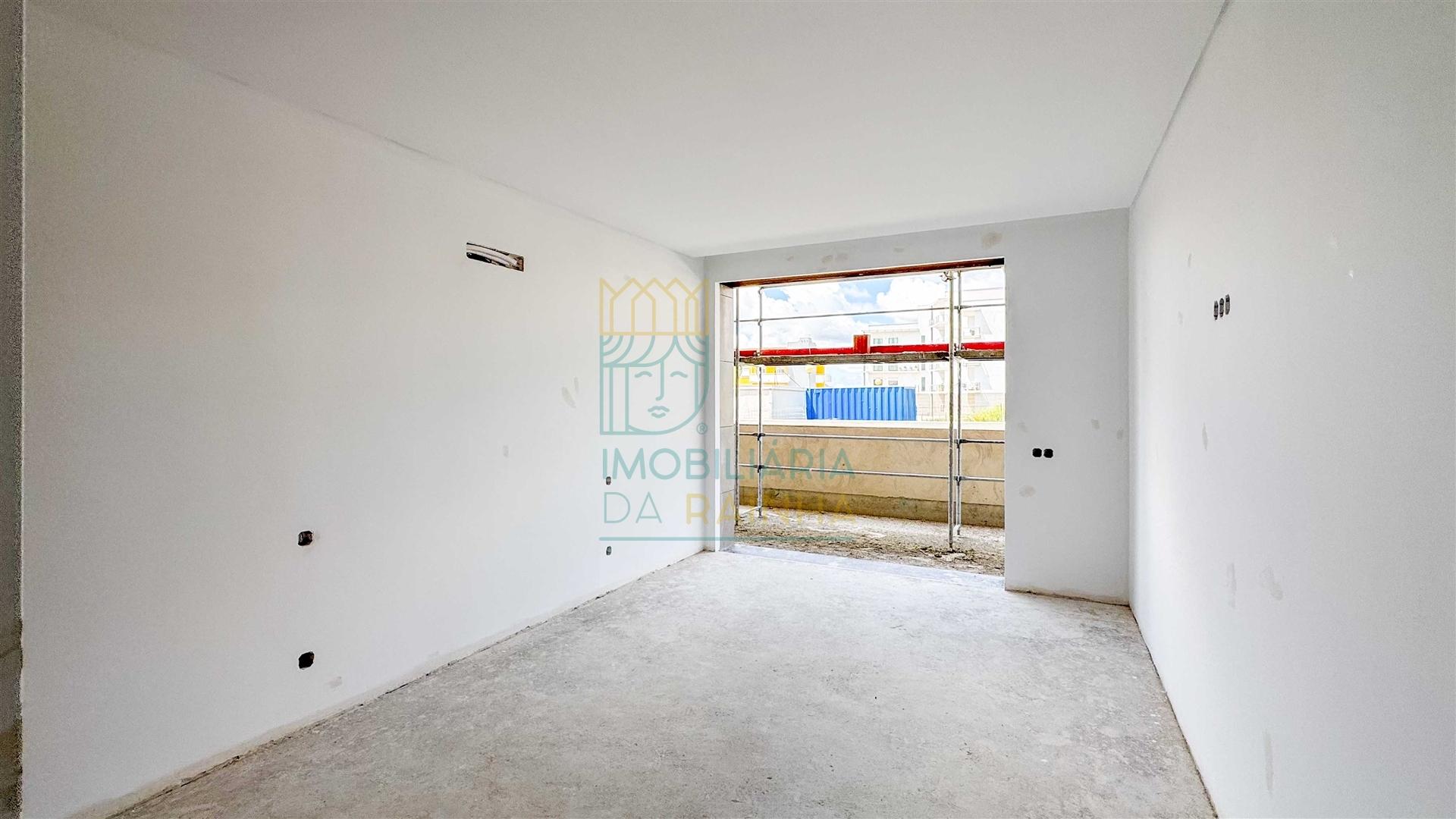 Apartamento T4 com terraço em Caldas da Rainha