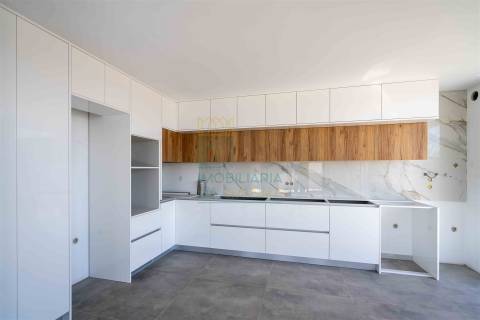 Apartamento T4 com terraço em Caldas da Rainha