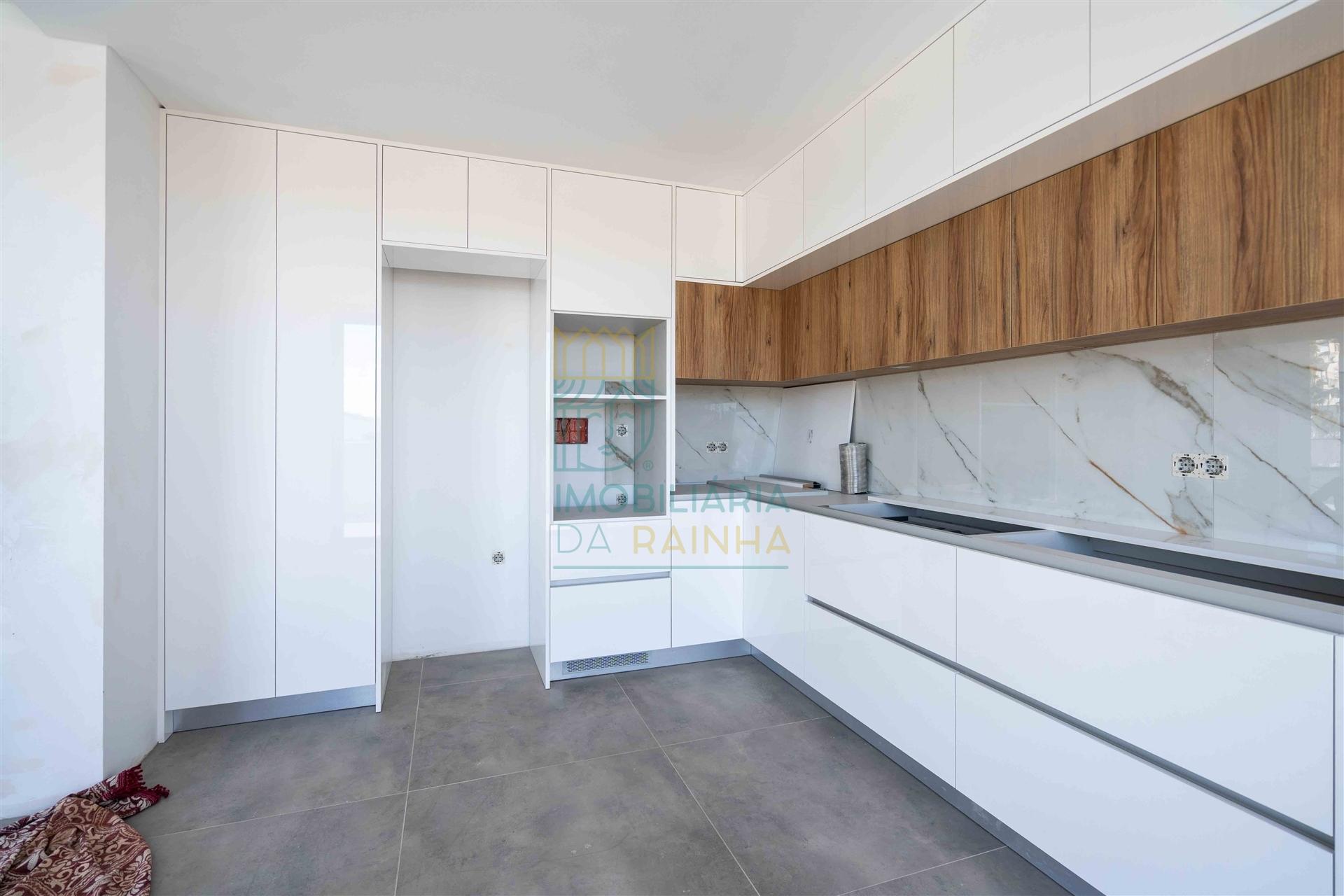 Apartamento T4 com terraço em Caldas da Rainha