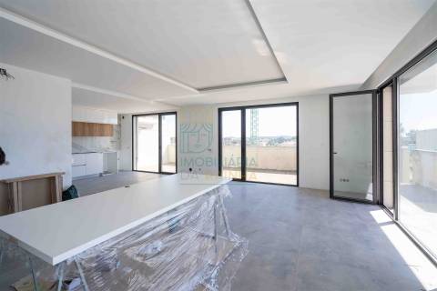 Apartamento T4 com terraço em Caldas da Rainha